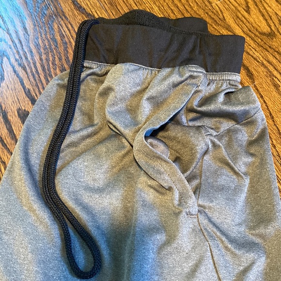 Men’s M adidas climalite shorts - Picture 3 of 4